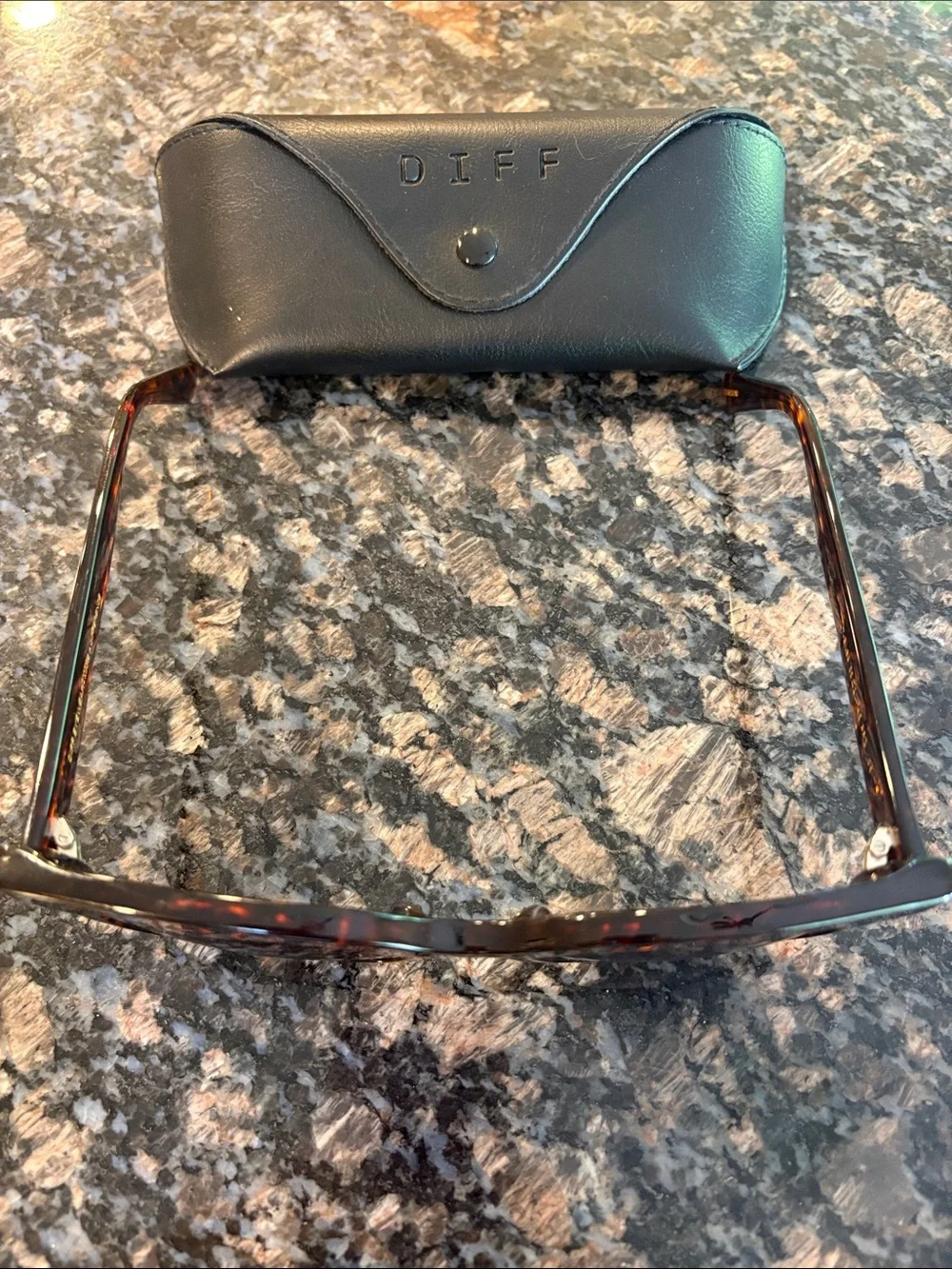 Diff Eyewear. CARSON - LEOPARD TORTOISE + BROWN GRADIENT SUNGLASSES.